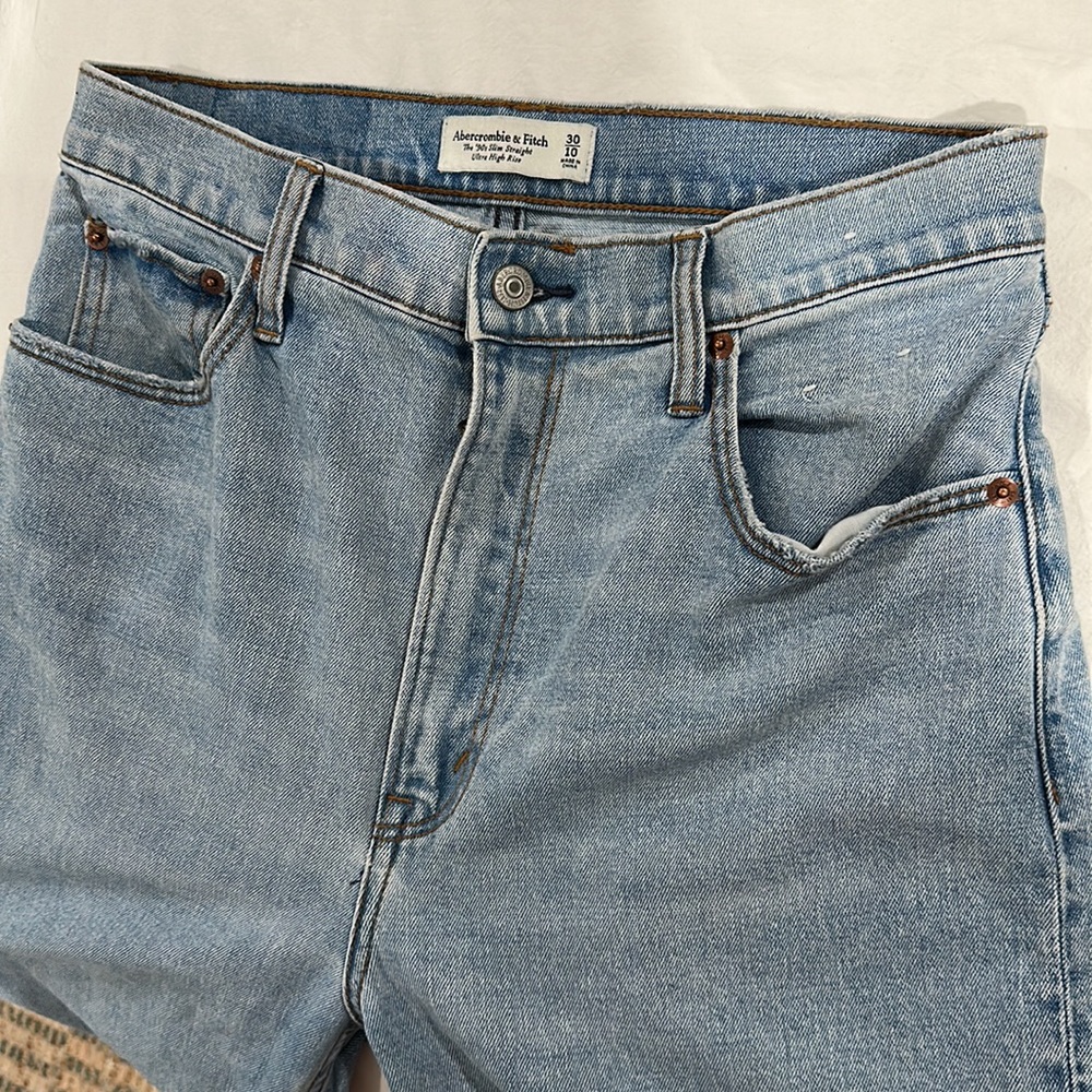 Brand new Abercrombie & Fitch The 90s slim straight Ultra high rise size 30/10
